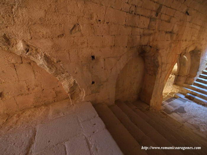 ZONA NORTE DEL TEMPLO CON ARCOS DE DESCARGA DE LA BÓVEDA DE ESTE TRAMO